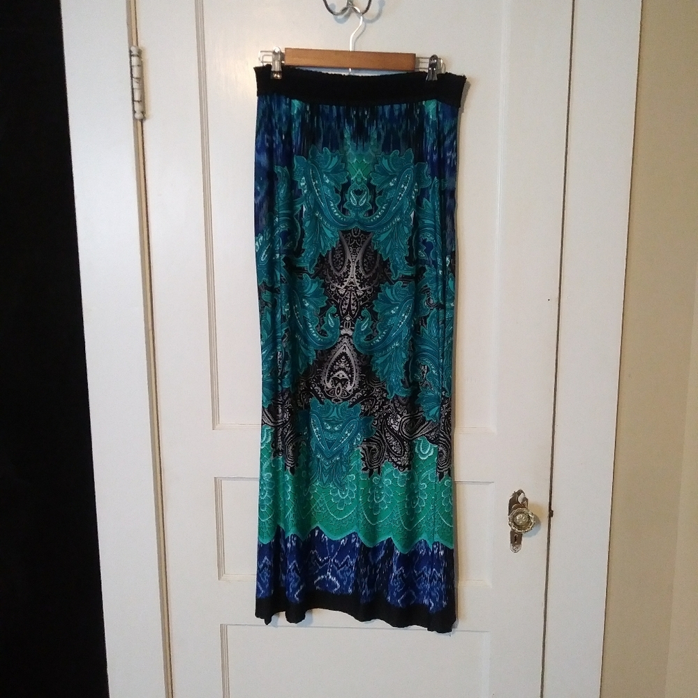Women's medium blue patterned skirt with elastic waist